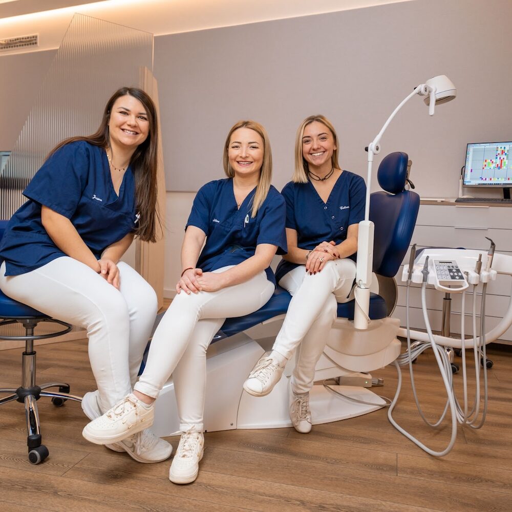 Assistantes et secrétaire